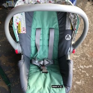 Graco Snugride Infant Car seat